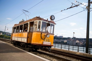 Full Day Budapest City Tour with Lunch, Wine & Dessert