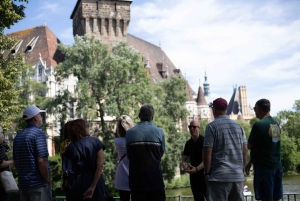 Koko päivän Budapestin kaupunkikierros lounaalla, viinillä ja jälkiruoalla