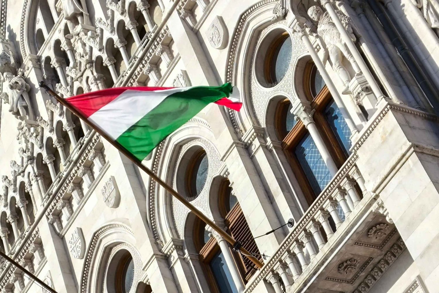 Promenade le long des Champs-Élysées de Budapest