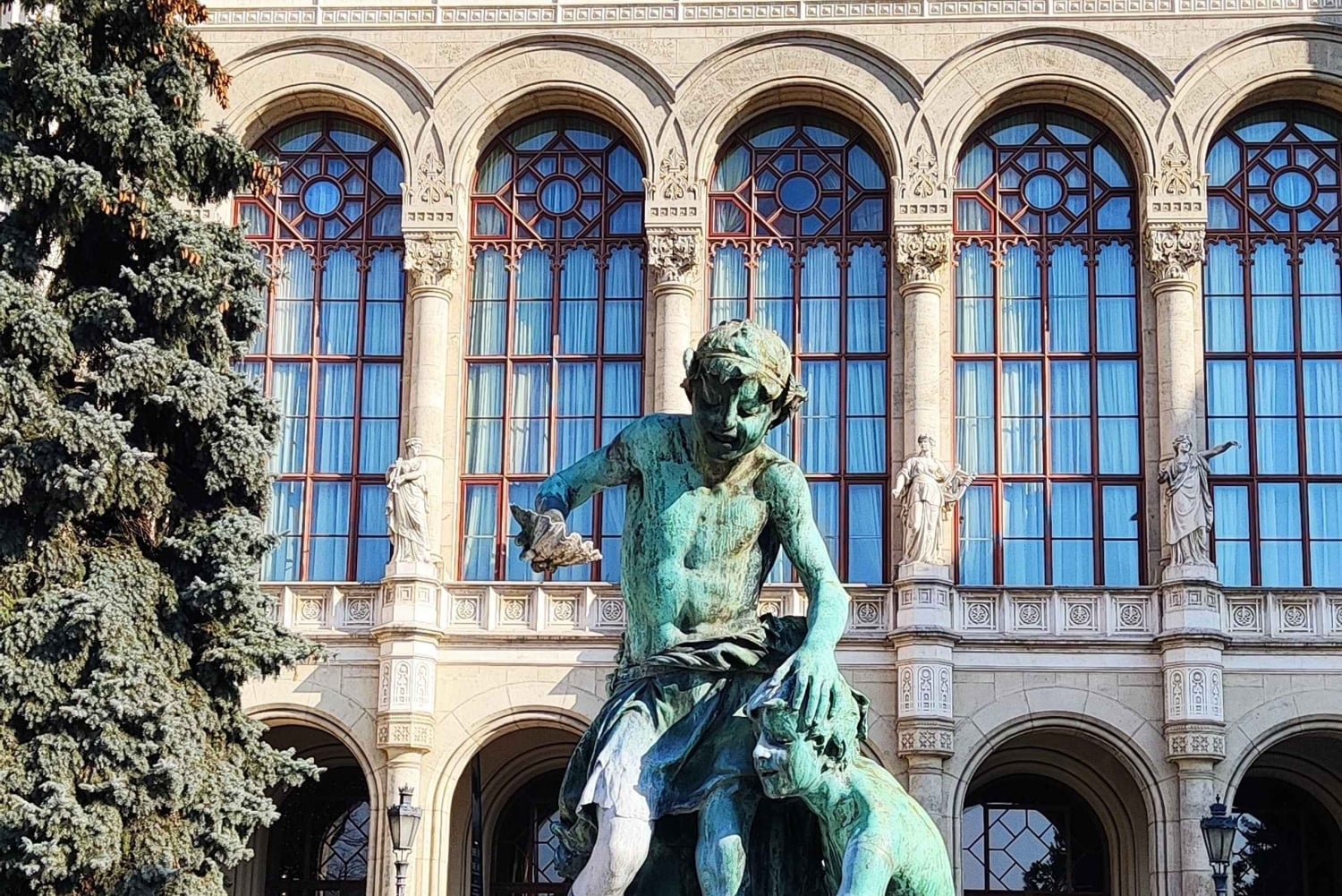 Promenade le long des Champs-Élysées de Budapest