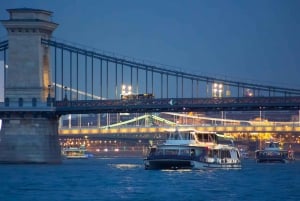 Budapest: Happy Hour Sightseeing Cruise