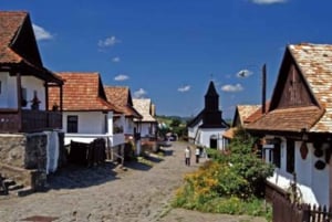 Hollókő Ethnographic Village: Day Tour from Budapest