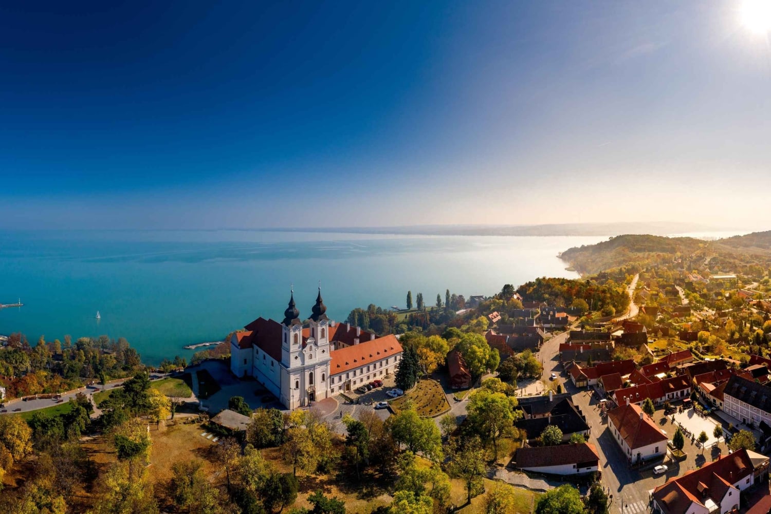 Viagem de 1 dia ao Lago Balaton com um cruzeiro à vela e uma prova de vinhos