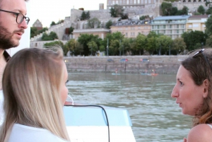 Budapest Boat Cruise with Live Private Guiding (+Drink)