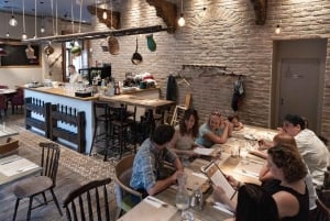 Wieczorny spacer po dzielnicy pałacowej z degustacją potraw, win i opowieściami historycznymi