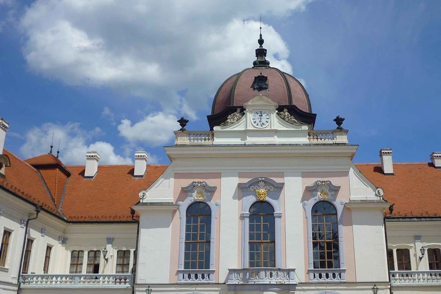 Palace of Queen Elisabeth Tour