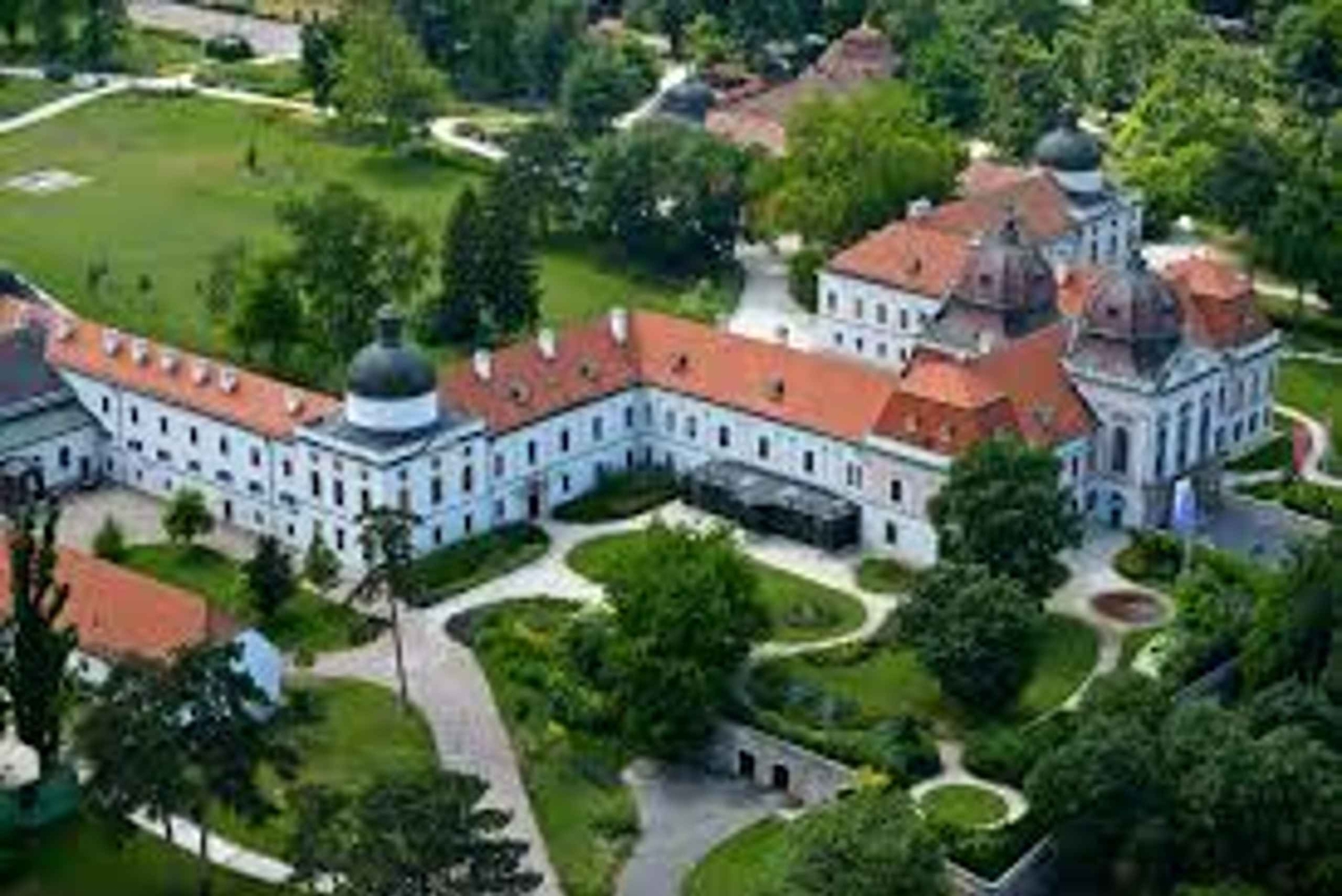 Palace of Queen Elisabeth Tour