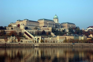 Budapest: tour privato da Vienna con una guida locale