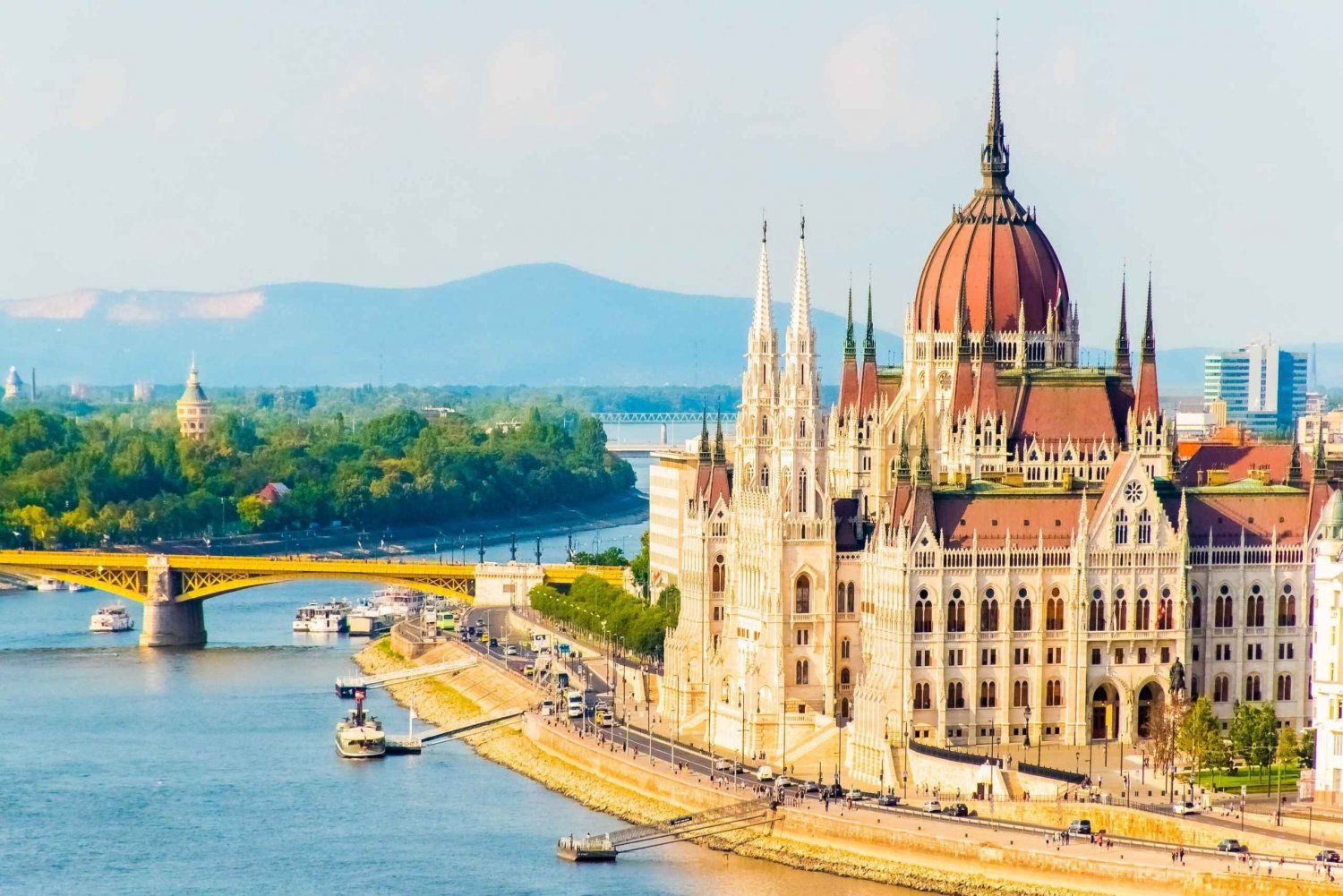 Private day trip from Vienna to Budapest and back in english