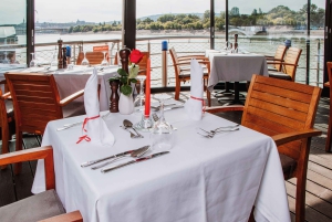 Budapeste: Jantar de 3 pratos para 2 pessoas num restaurante flutuante