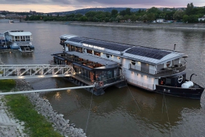 Budapeste: Jantar de 3 pratos para 2 pessoas num restaurante flutuante