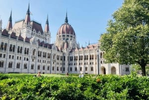 Short Budapest Sightseeing - with Pubquiz! (beer included!)