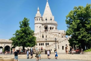 Short Budapest Sightseeing - with Pubquiz! (beer included!)