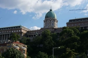 Rundvandring i Budacastle: Statyer, berättelser och myter!