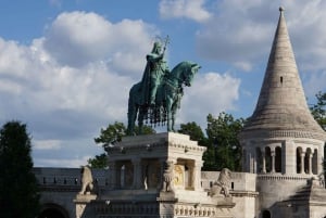 Rundvandring i Budacastle: Statyer, berättelser och myter!