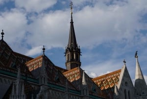 Rundvandring i Budacastle: Statyer, berättelser och myter!