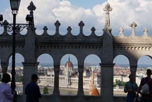 Rundvandring i Budacastle: Statyer, berättelser och myter!