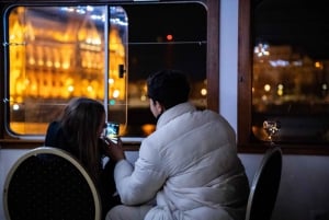 Budapest Boat Cruise with Live Private Guiding (+Drink)