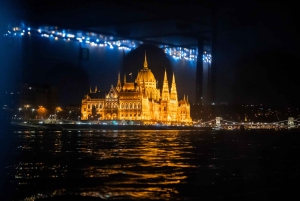 Budapest Boat Cruise with Live Private Guiding (+Drink)