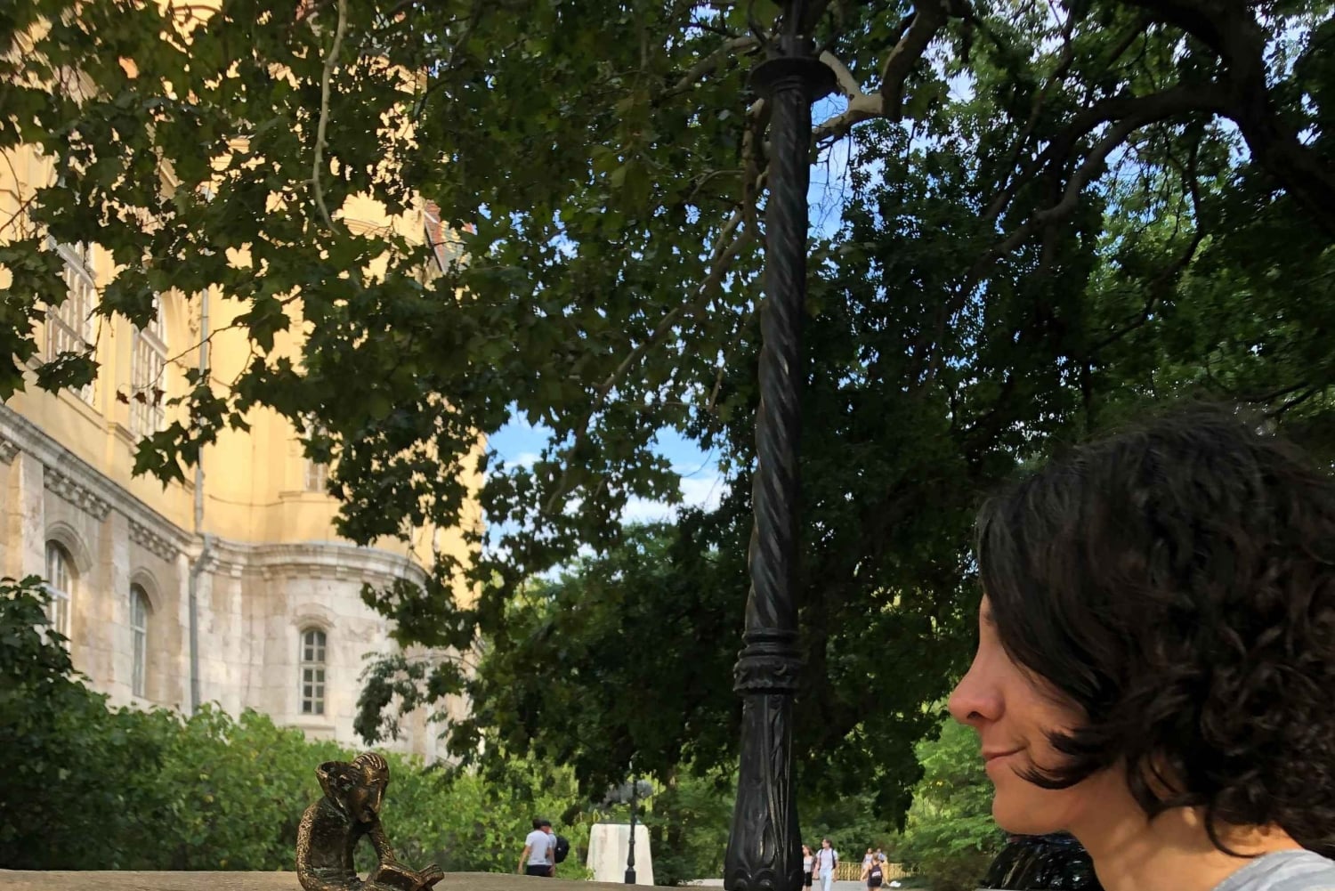 Små skulpturer, stora berättelser: Rundvandring i Kolodkos ministatyer