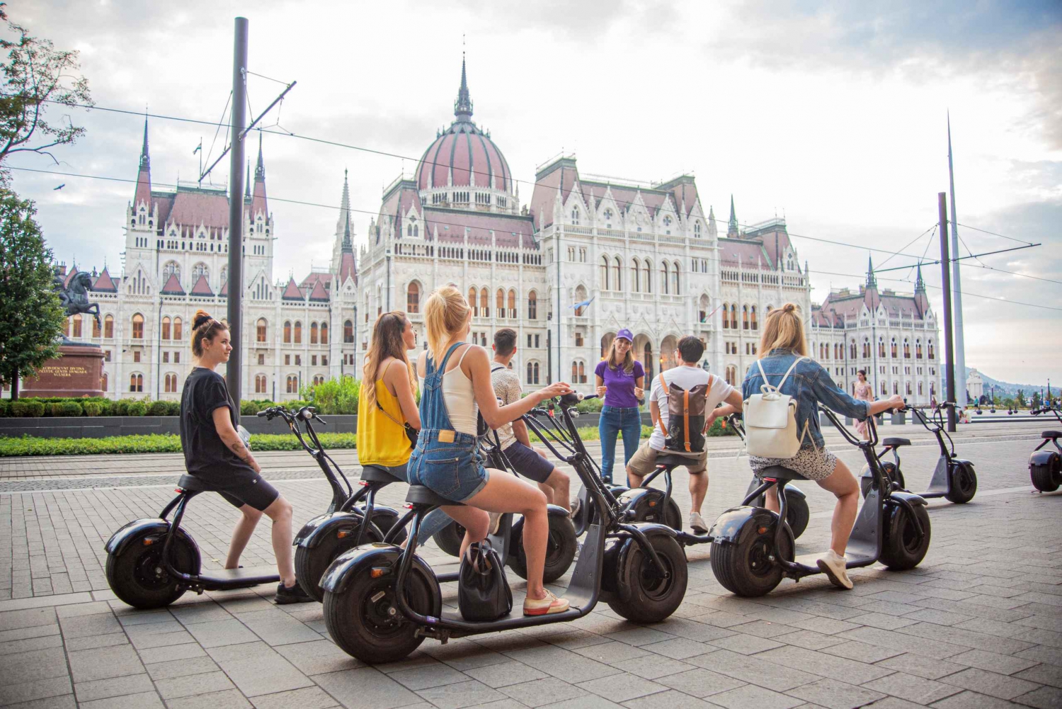 Top sights of Pest downtown on e-scooters incl. Parliament