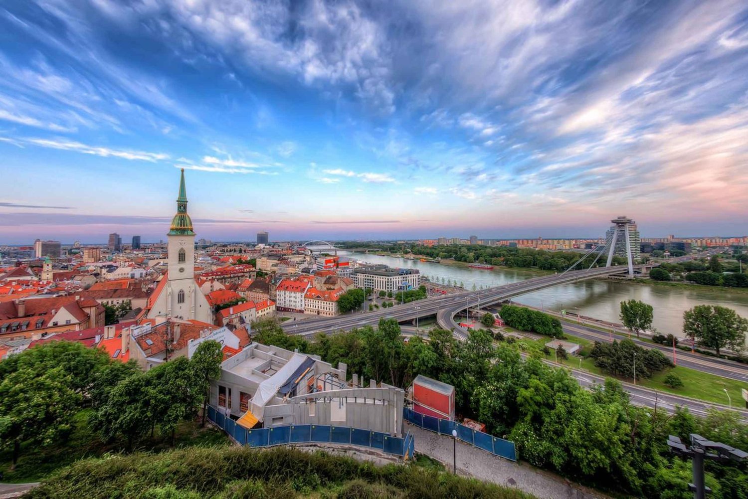 Kaksi pääkaupunkia yhdessä päivässä: Bratislava ja Budapest Wienistä