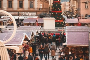 Vienna/Bratislava: Budapest Christmas Markets Day Trip