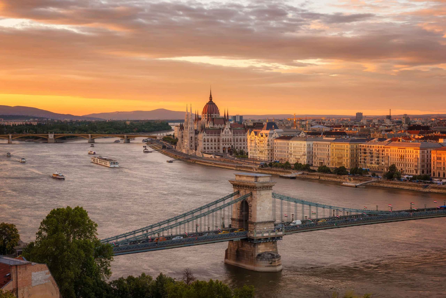 Vienna: Bratislava & Budapest Guide One Day Tour