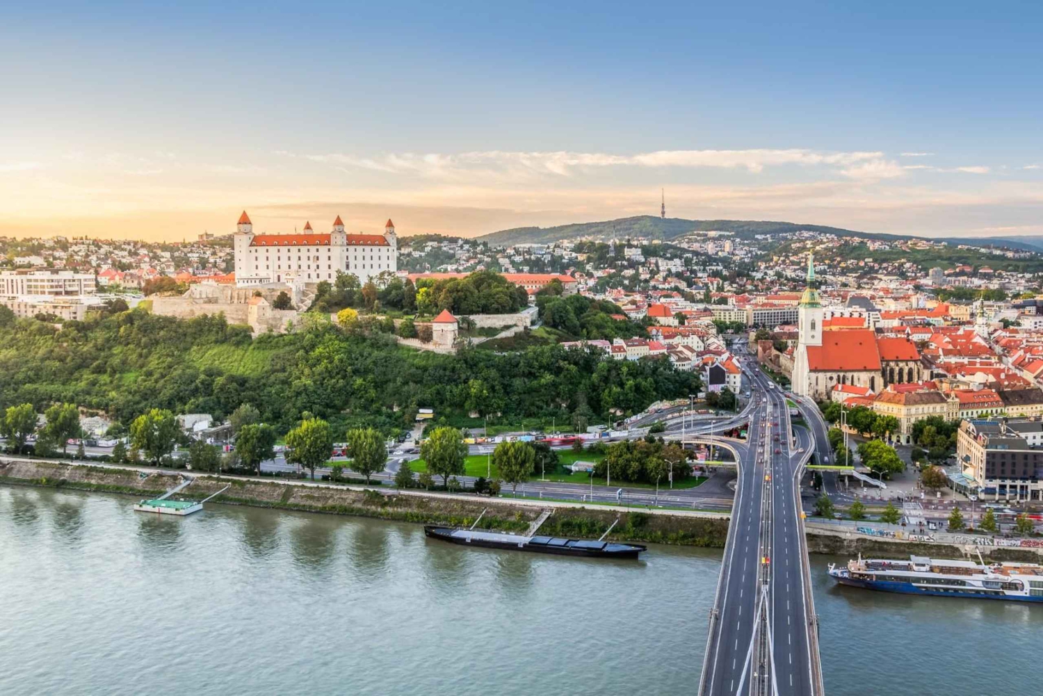 Vienna: Bratislava & Budapest Small Group Guided Day Tour