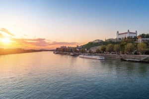 Vienna: Budapest & Bratislava Guided Day Tour