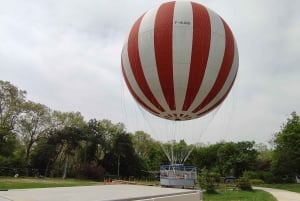Walk along the Champs-Élysées in Budapest