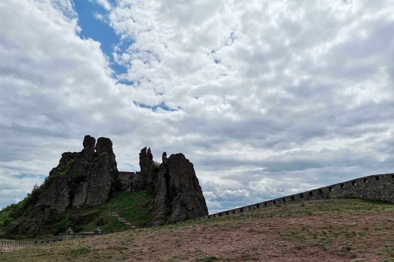 Belogradchikin kalliot ja Venetsan luola -päiväretki Sofiasta