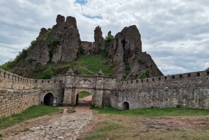 Belogradchikin kalliot ja Venetsan luola -päiväretki Sofiasta