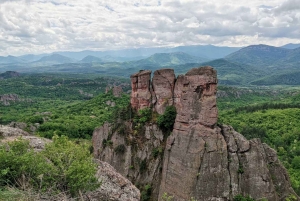 Belogradchikin kalliot ja Venetsan luola -päiväretki Sofiasta