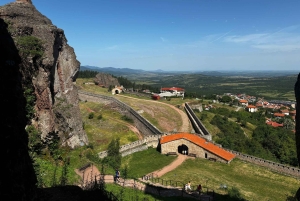Belogradchikin kalliot ja Venetsan luola -päiväretki Sofiasta