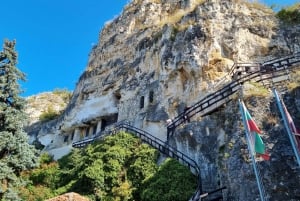 Bucharest: Bulgaria & Veliko Tarnovo - Private Tour