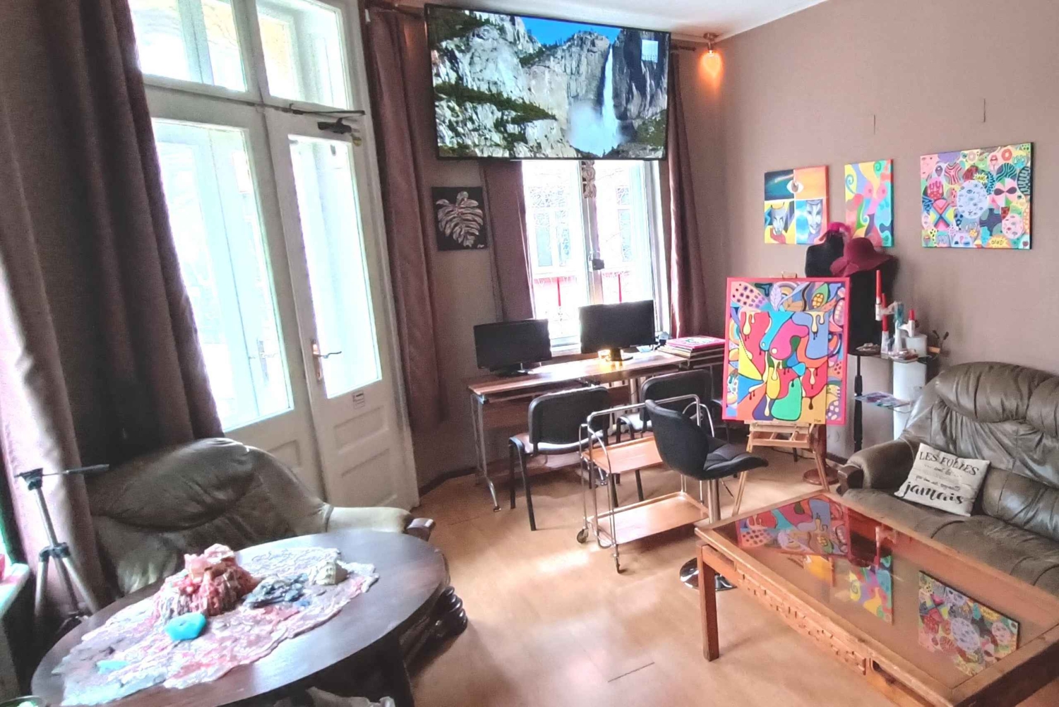 Bulgarialainen Premium-vanhentunut rakia, kylmät leikkeleet ja suolakurkkujen maistelu