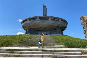 Buzludzha tour: bekijk het beroemde verlaten gebouw