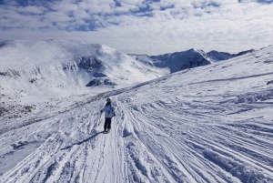 Päiväretki: Borovetsin hiihto ja rentoutuminen lämpöaltaissa ja saunassa.