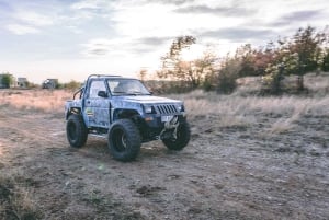 オフロードジープダイハツまたはスマート・フォー・トゥーを運転してください！