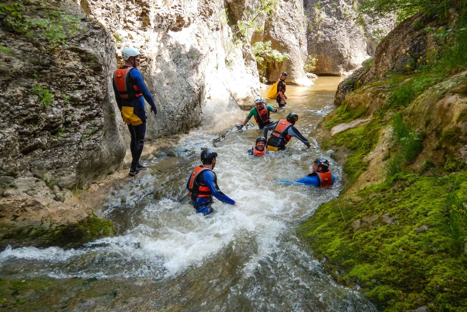 Emen: Canyoning vid Negovanka Gorge med valfri gratis camping
