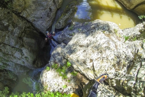 Emen: Canyoning ved Negovanka Gorge m/ valgfri gratis camping