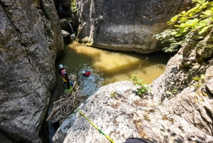 Emen: Canyoning ved Negovanka Gorge m/ valgfri gratis camping