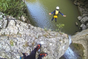 Emen: Kanjonimatka Negovankan rotkolla valinnaisen ilmaisen leirintäalueen kanssa