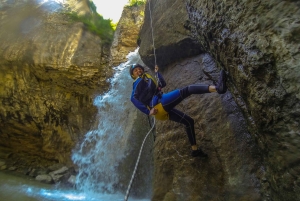 Emen: Kanjonimatka Negovankan rotkolla valinnaisen ilmaisen leirintäalueen kanssa