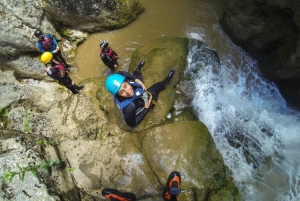 Emen: Kanjonimatka Negovankan rotkolla valinnaisen ilmaisen leirintäalueen kanssa