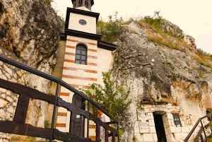 Von Bukarest aus: Tagestour zu den mittelalterlichen Wundern Bulgariens
