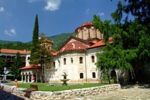 Au départ de Plovdiv : visite du monastère de Bachkovo et de la forteresse d'Asen.