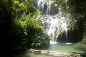 Da Sofia: cascate di Krushuna e grotta di Devetashka per l'intera giornata