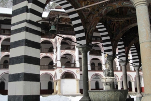 Desde Sofía: tour de un día del monasterio de Rila y Boyana